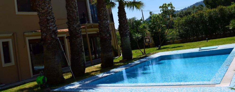Gold Luxury Villa Ialysos photo4