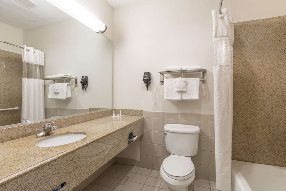Baymont By Wyndham Galveston 8/30