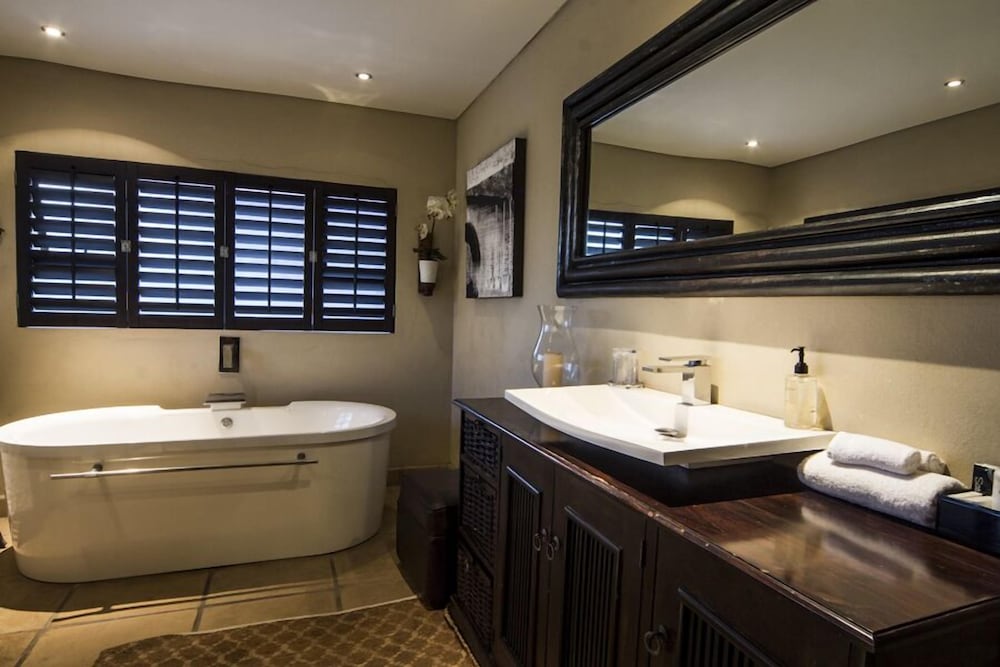 Cowrie Cove Guest House 45/50