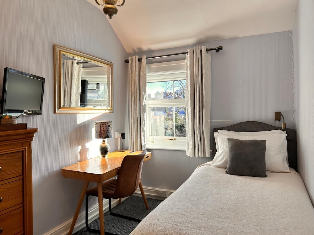 Greylands Guesthouse 40/50