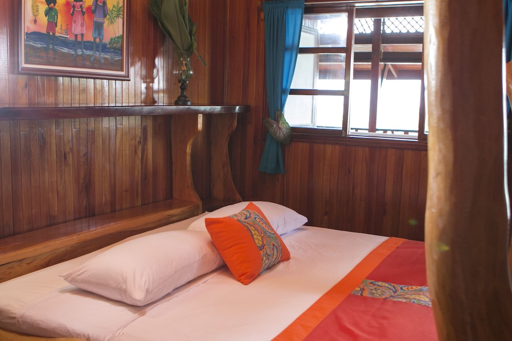 La Isla Inn Hotel 9/52