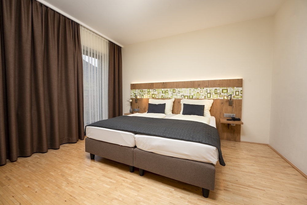 CLASSIC, TWIN BEDS