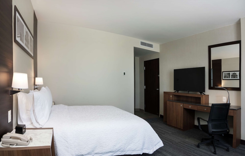 Hampton Inn And Suites San Luis Potosi Slp 14/53