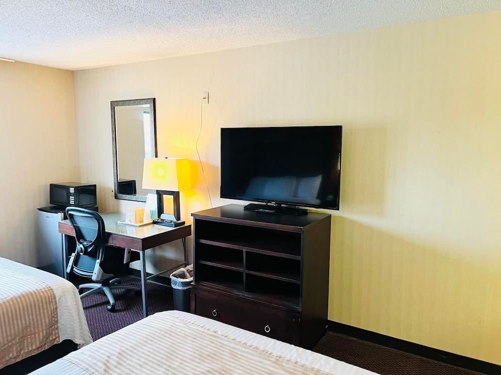 Super 8 by Wyndham Fort Scott 30/49