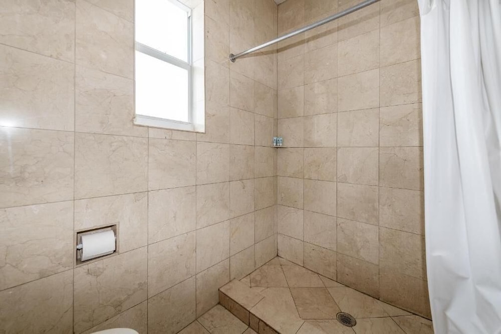 Ocean Beach Suites 24/25