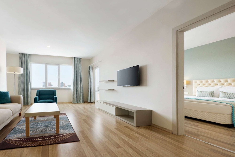 Hawthorn Suites By Wyndham Cerkezkoy 21/44