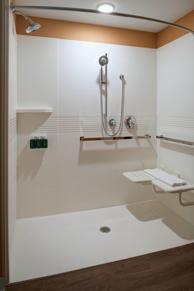 Towneplace Suites By Marriott Grand Rapids Airport 36/36