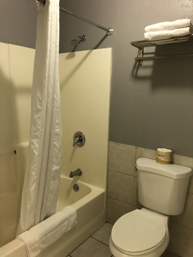 Anaheim Executive Inn Suites 12/66