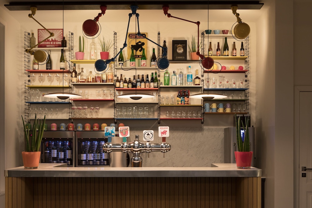 Vintage Hotel 37/50