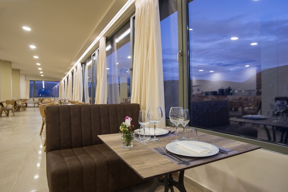 V Hotel Delphi 20/30