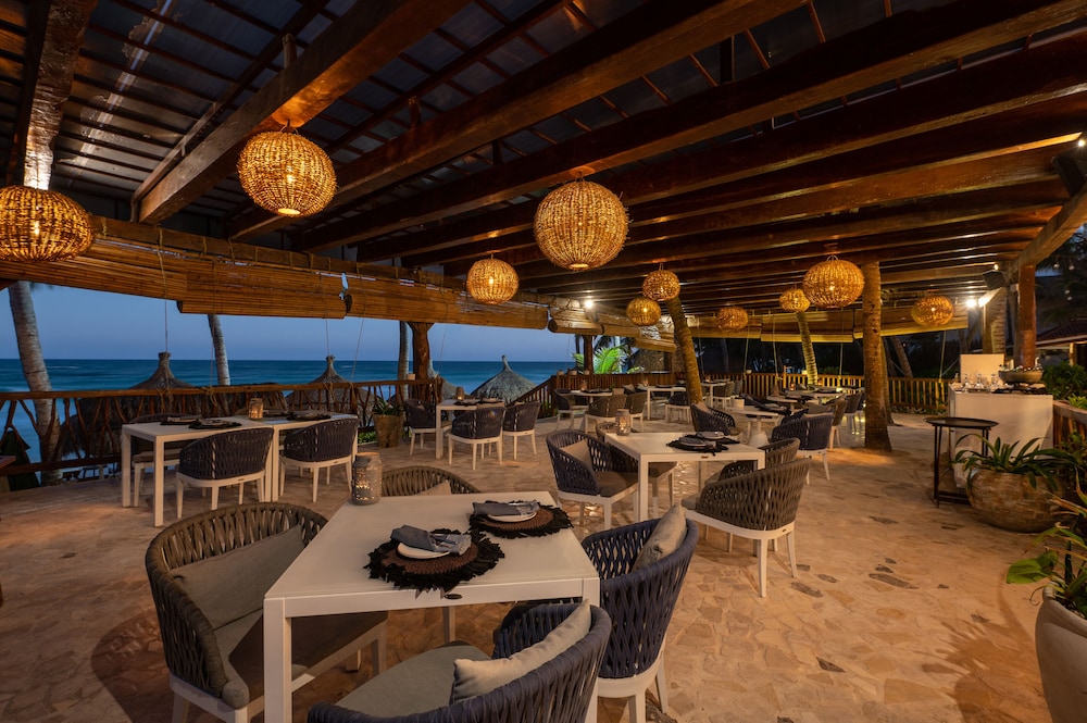 ANA Y JOSE hotel & beach club 88/99