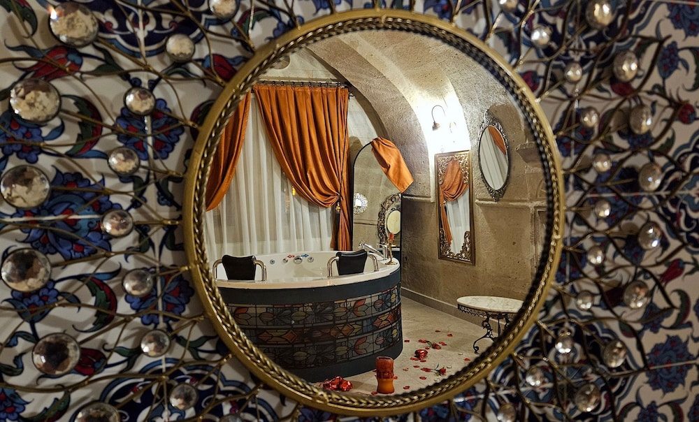 Serenus Cave Suites 22/50