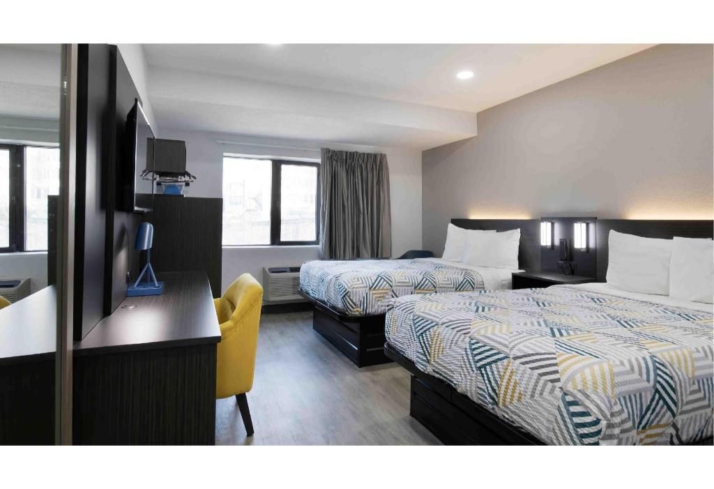 2 Full Beds - Non-Smoking, Micfridge