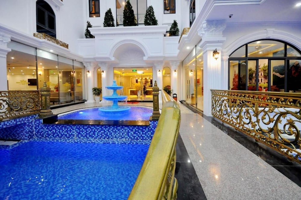 Crown Nguyen Hoang Hotel 37/58