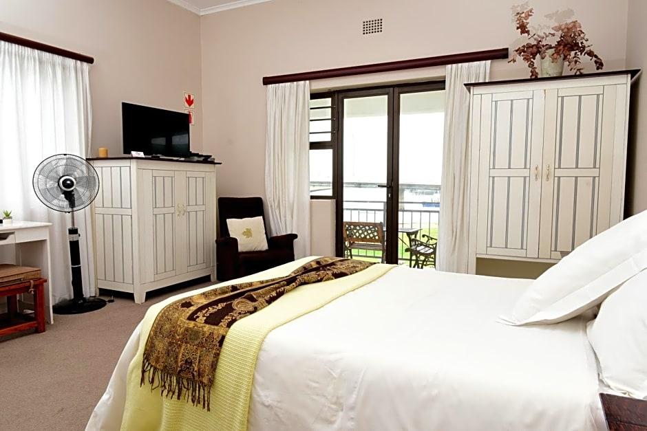 Riviera Hotel & Chalets 8/50