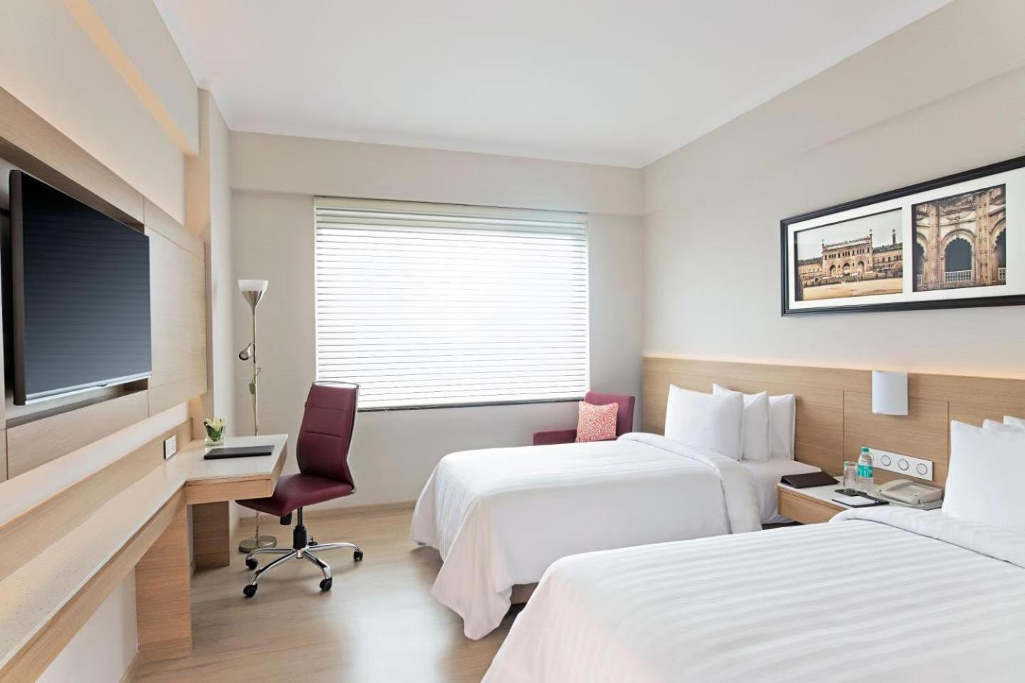 Guest Room, Twin Beds, City View, High Floor, Fairfield By Marriott Lucknow 2/5