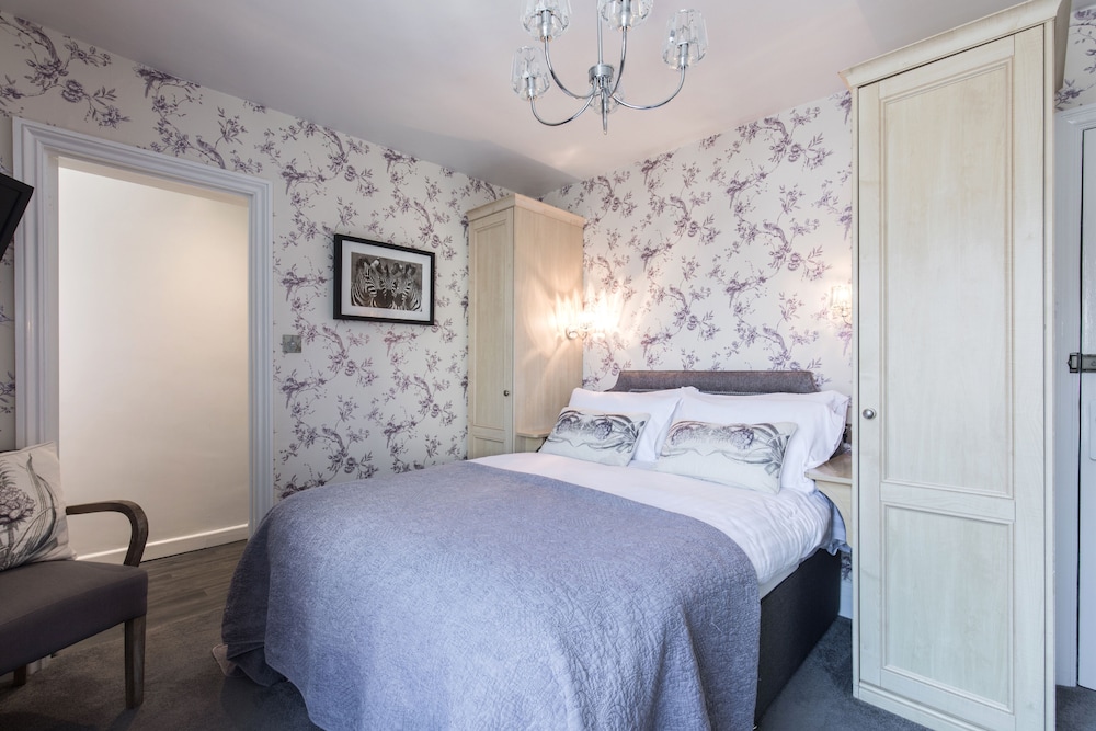 Mount Pleasant Hotel 5/50
