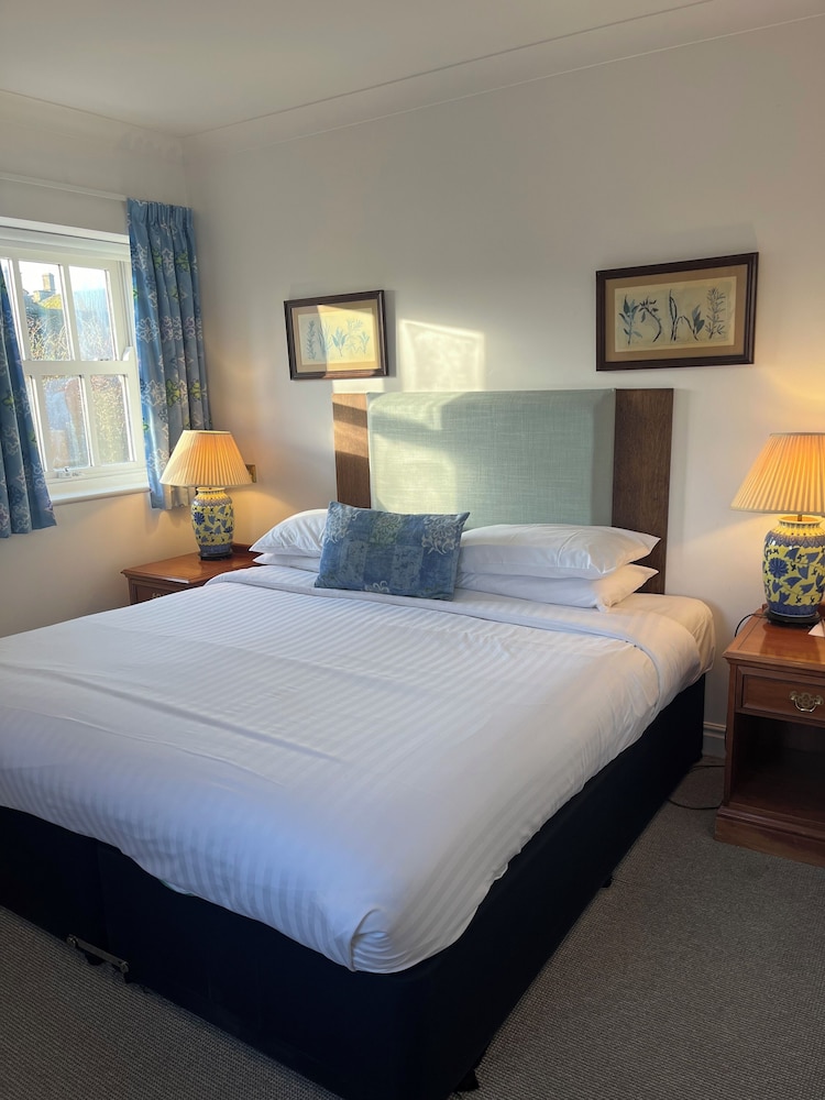 Noel Arms Hotel 7/49