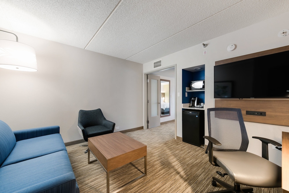 Holiday Inn Express Naperville 42/69