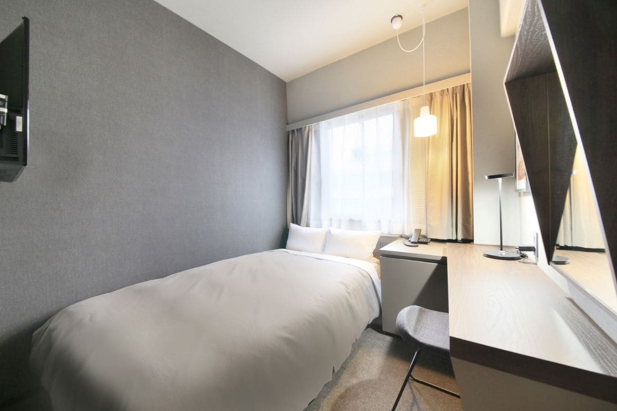 ROOM, SINGLE
