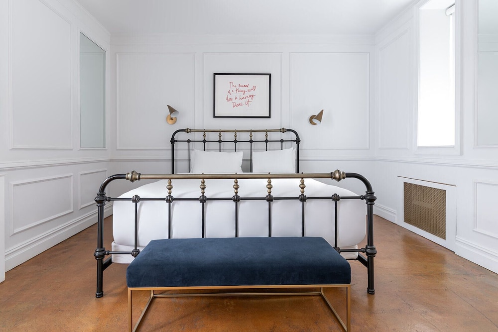 CLASSIC, QUEEN BED, ACCESSIBLE