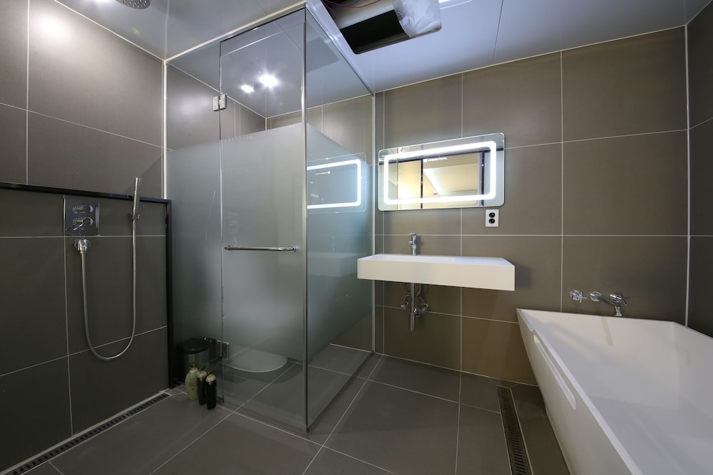 Avenue Hotel 34/41