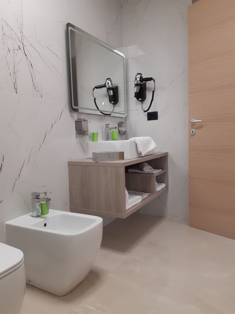 Morello Beach Hotel 48/50