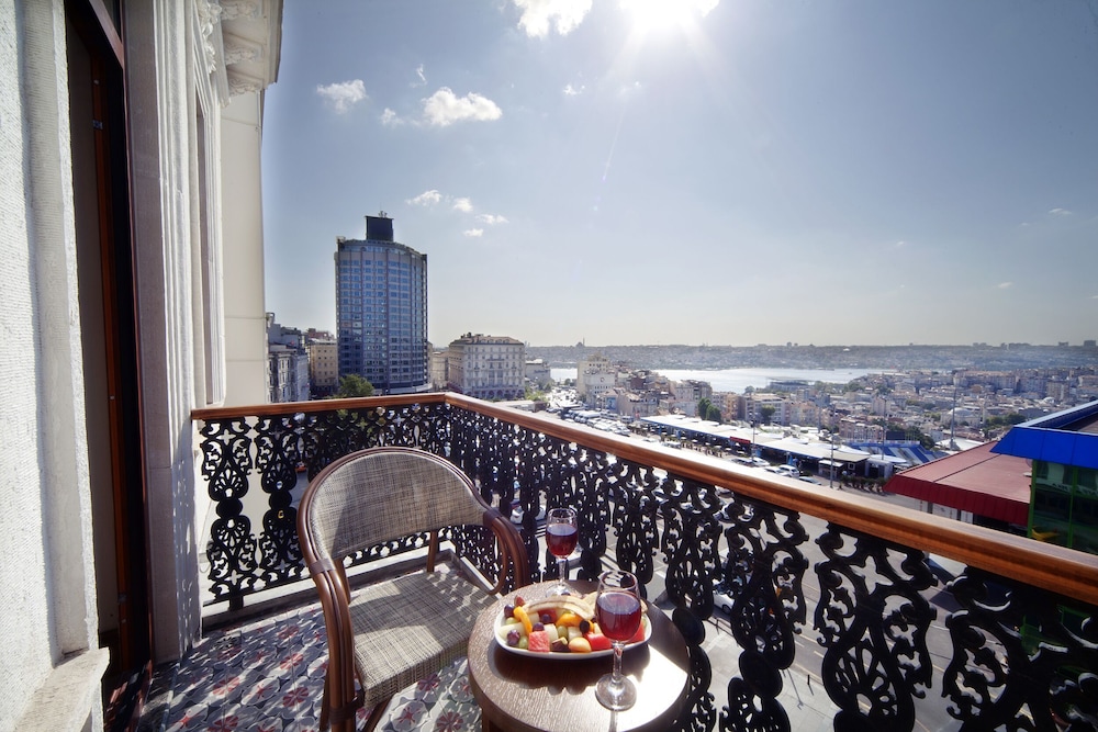 Grand Hotel de Pera 45/50