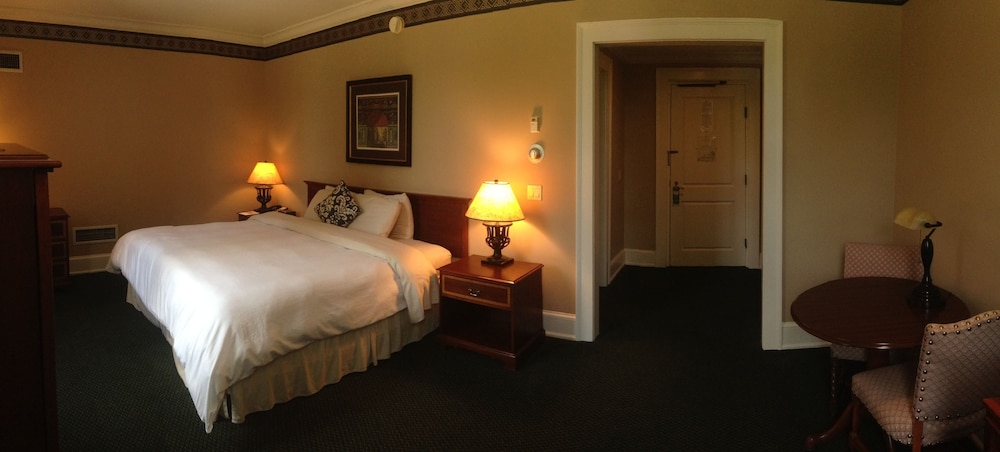 Bertram Inn At Glenmoor 10/49