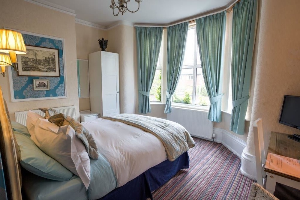 The Ascott 8/50