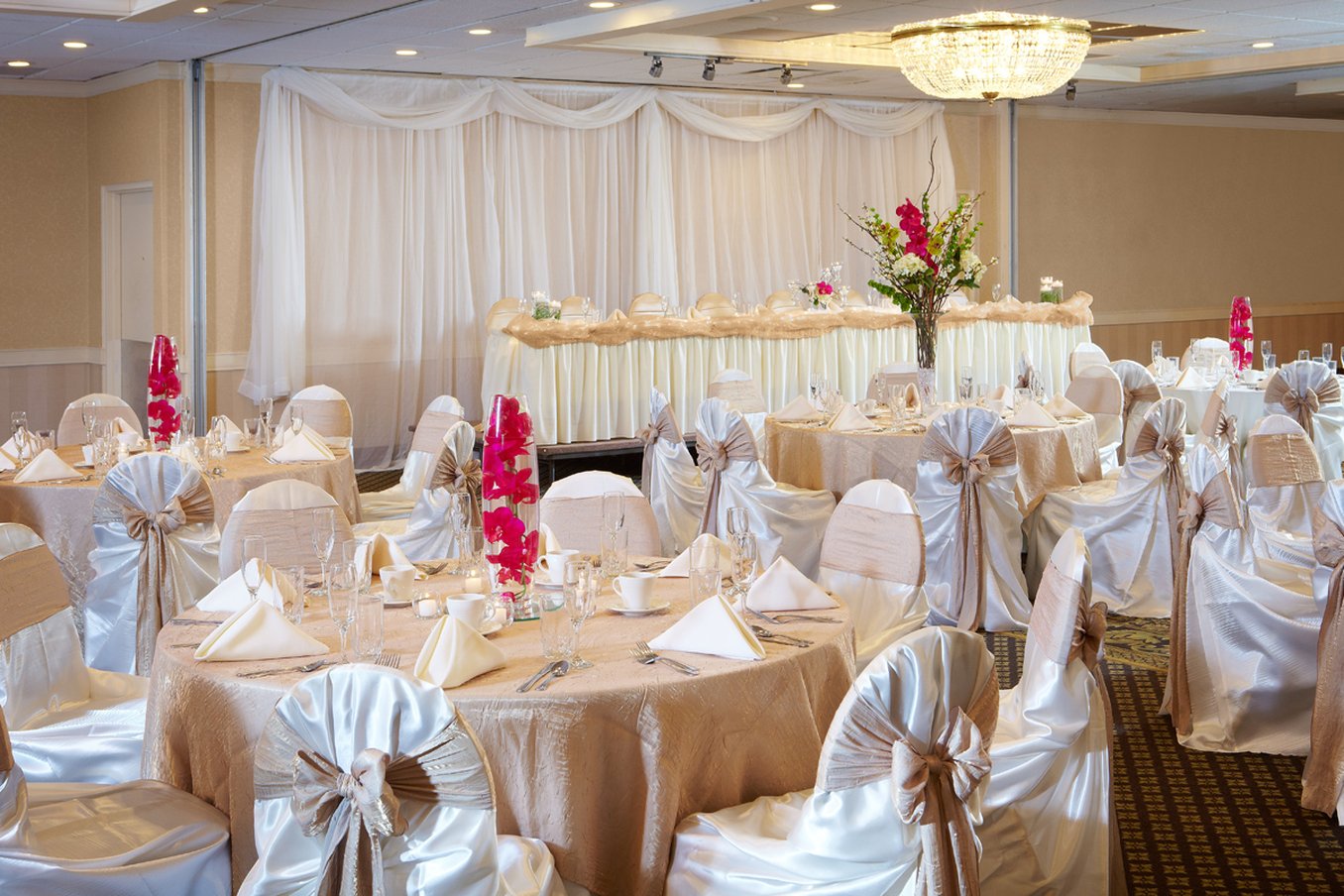 Best Western Plus Dubuque Hotel and Conference Center 24/33