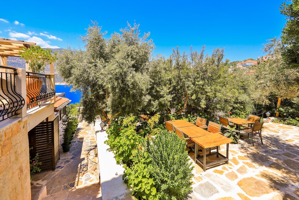 Atalante Hotel 43/50