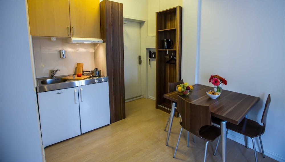 Central City Apartments 8/44