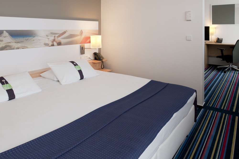 HOLIDAY INN PRAGUE AIRPORT 25/76