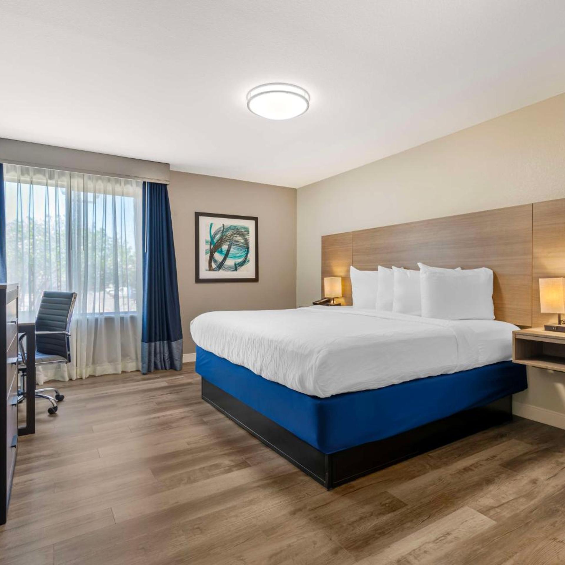 2 Bedrooms, Apartment, 1 King and 2 Queen Beds, Sofa