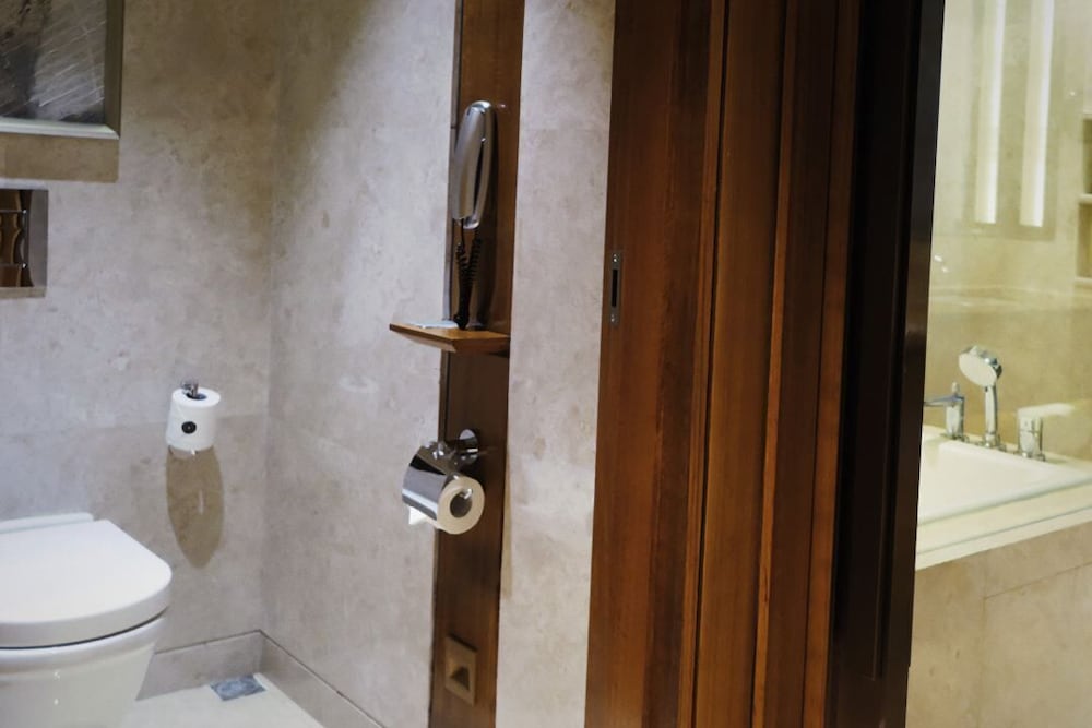 غرفة كلاسيكية بسرير كينج بإطلالة على النهر بشرفة، Intercontinental Changsha 3/5