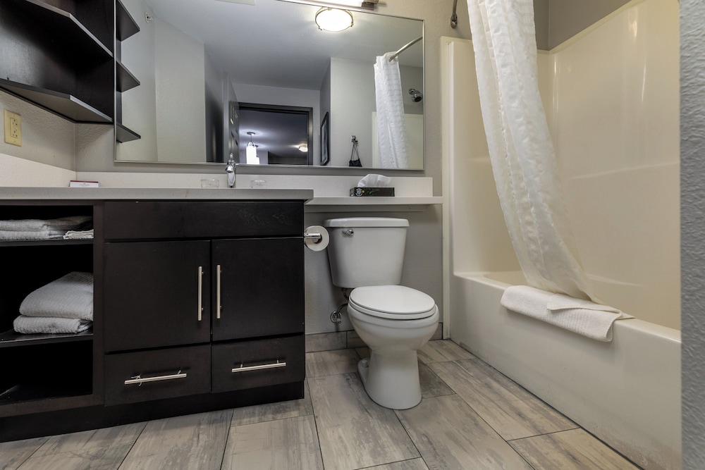 Candlewood Suites Knoxville Airport-Alcoa 72/73