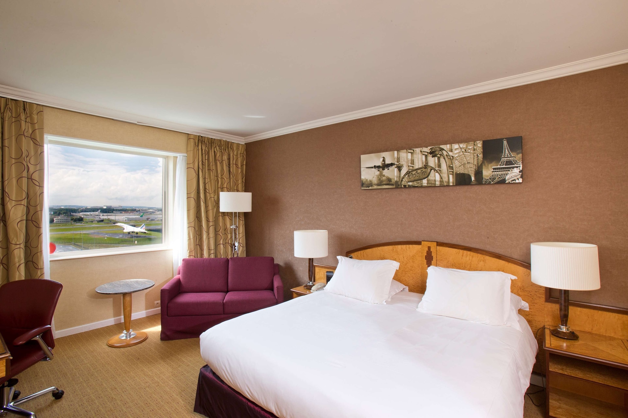 ROOM, KING BED