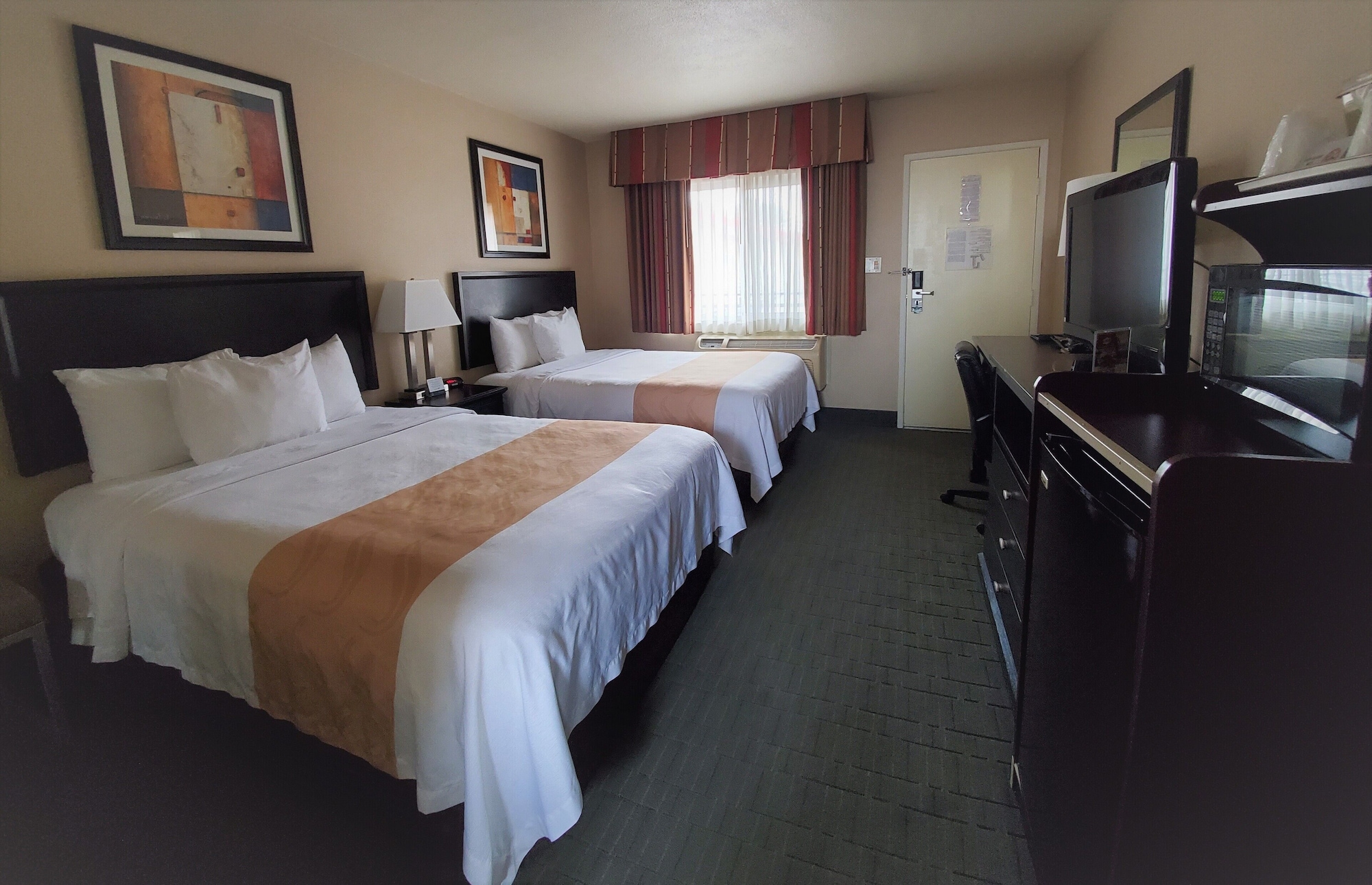 STANDARD, 2 QUEEN BEDS