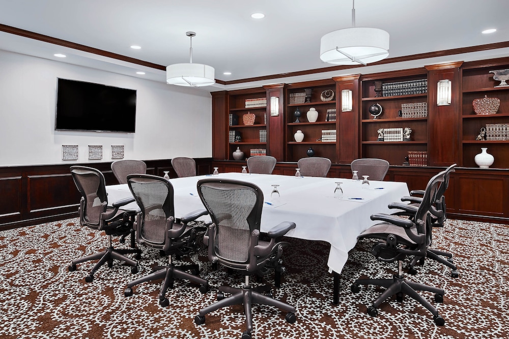 Four Points by Sheraton Richmond Airport 23/24