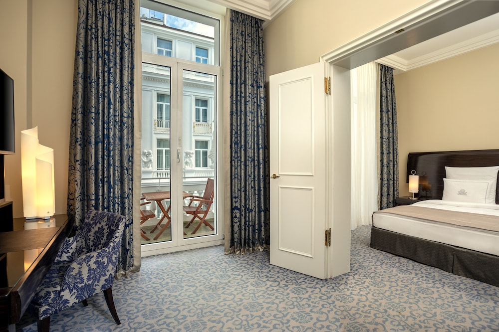 Hotel Atlantic Hamburg, Autograph Collection 15/42