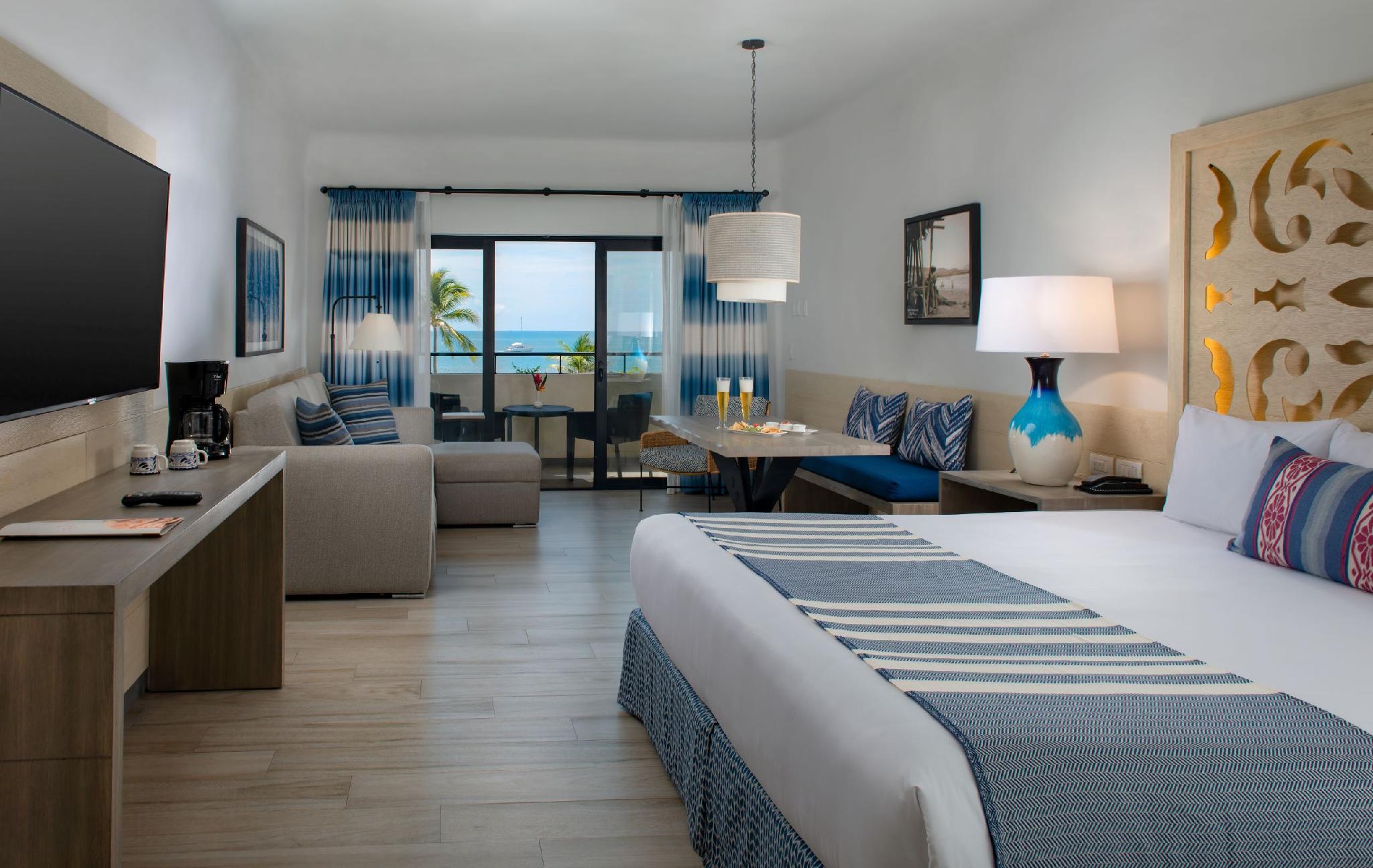 Junior Suite, King Bed, Ocean Front