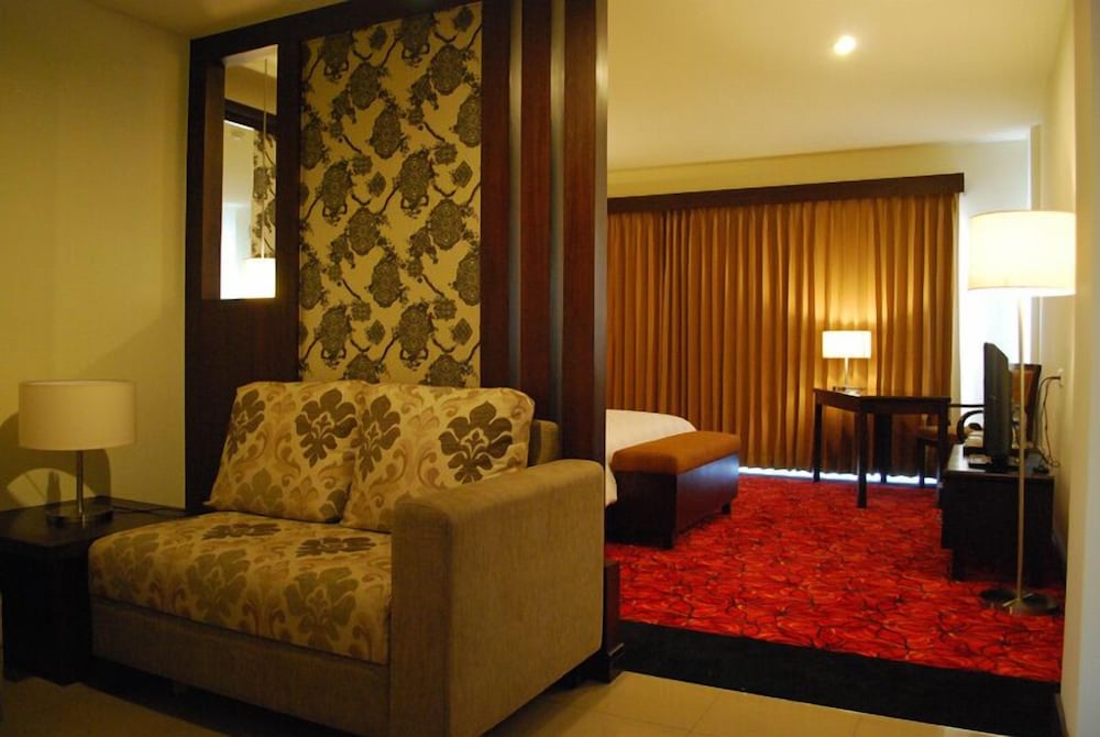 ROYAL JELITA HOTEL 29/45