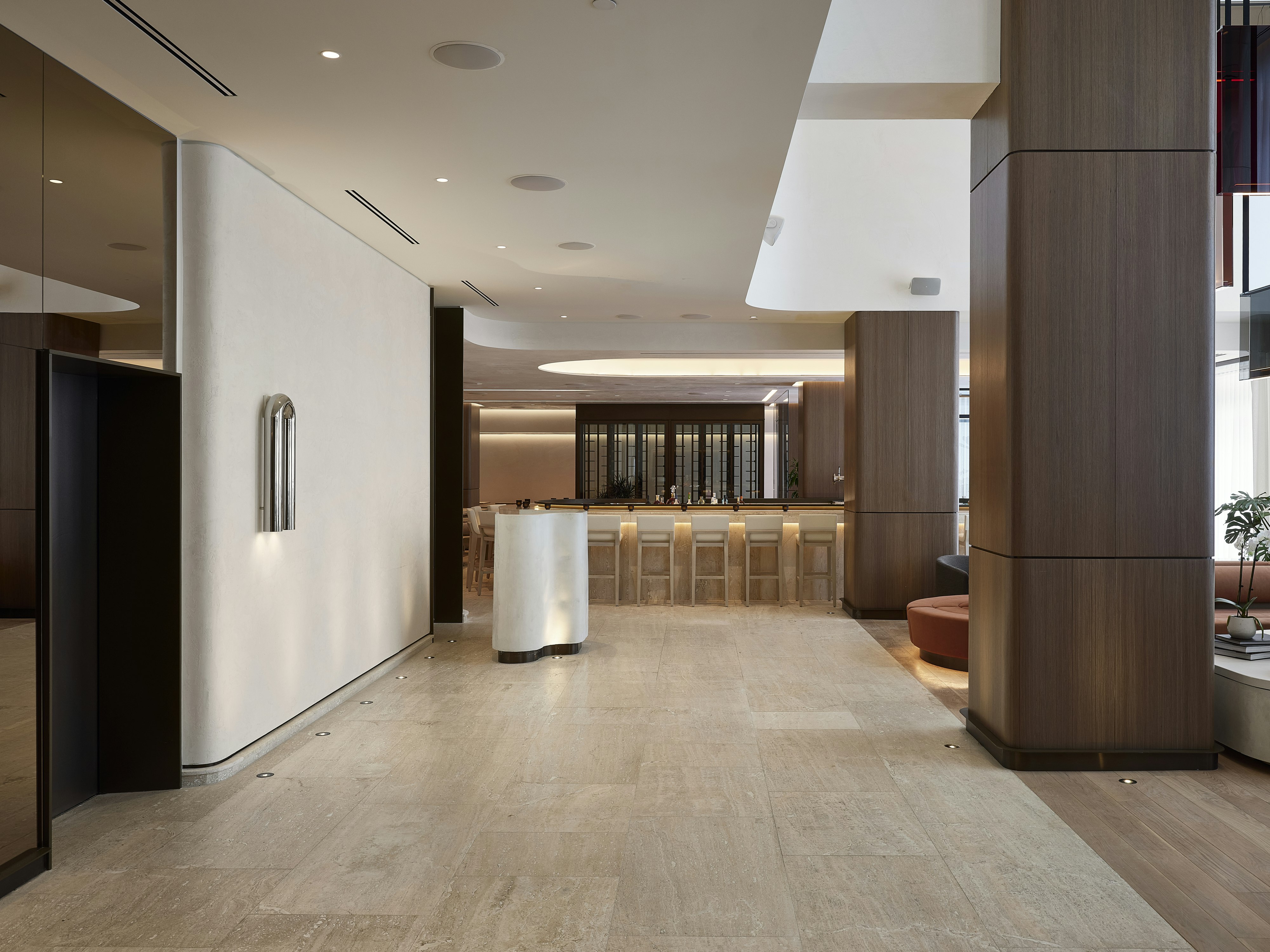 Vogue Hotel Montreal Downtown, Curio Collection by Hilton 10/50