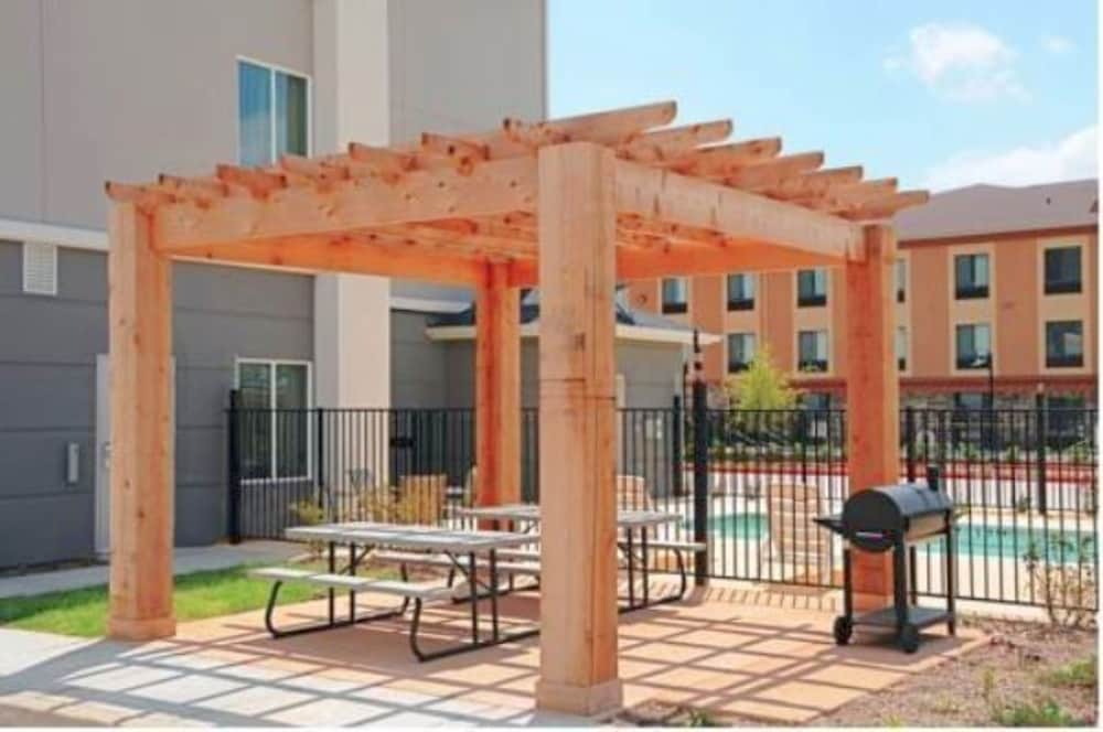 Days Inn & Suites by Wyndham Mineral Wells 5/37