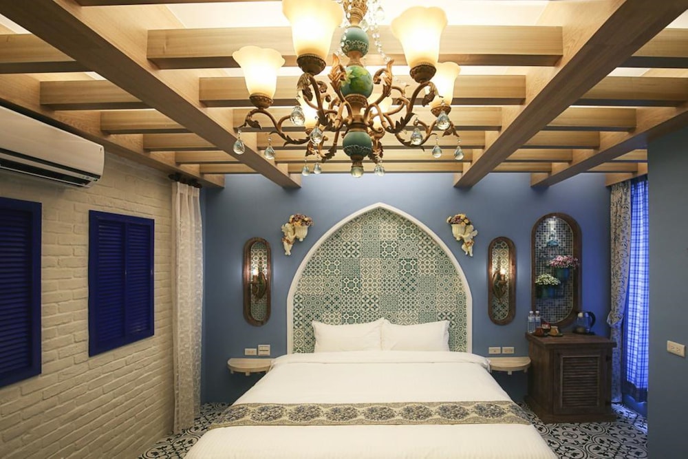 J.T World Funtrip B&B 3/44