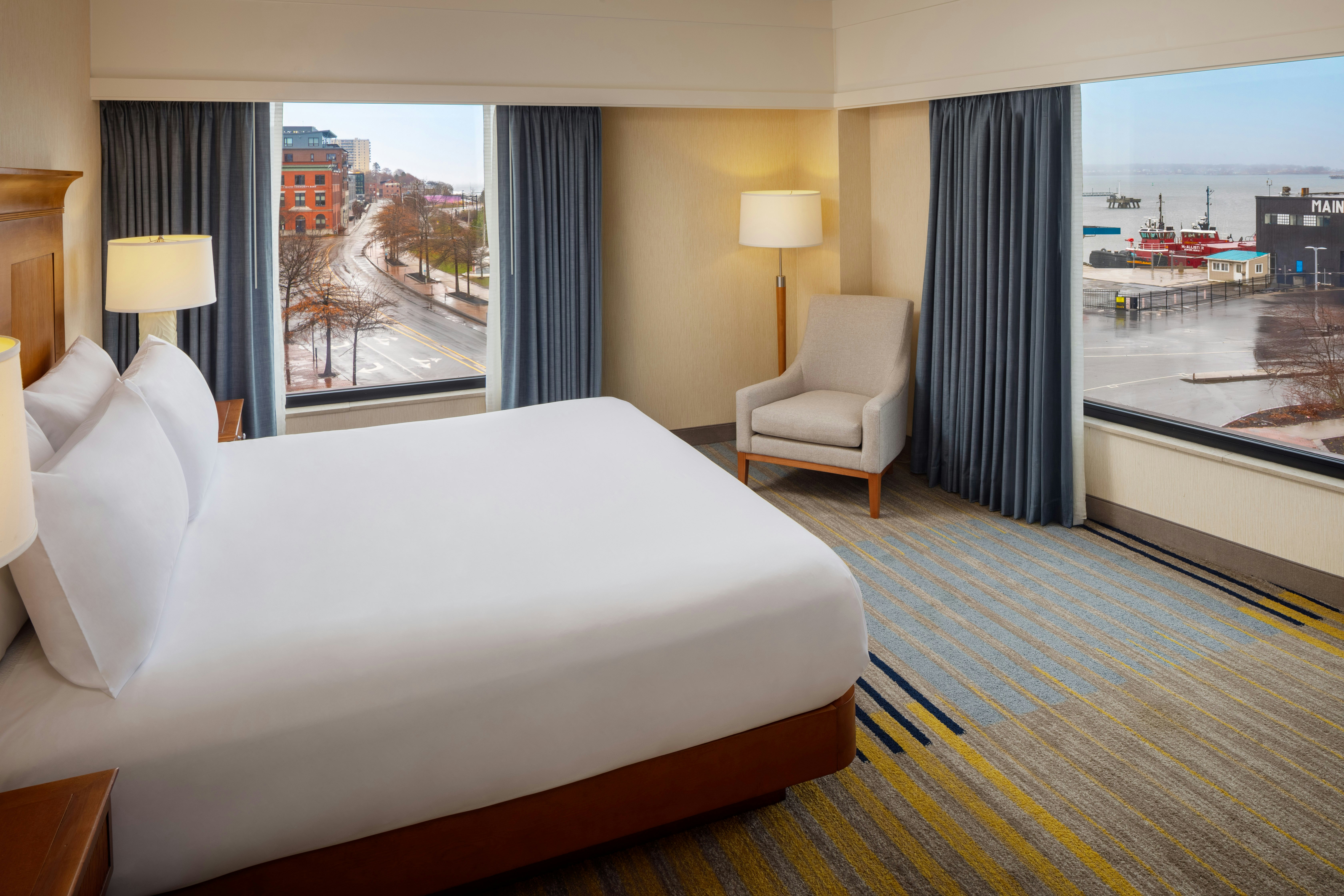 Room, King Bed, Water View, Corner
