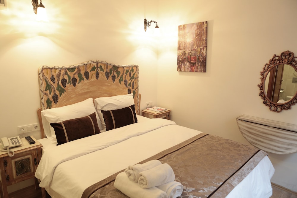 Oriella Hotel 24/40