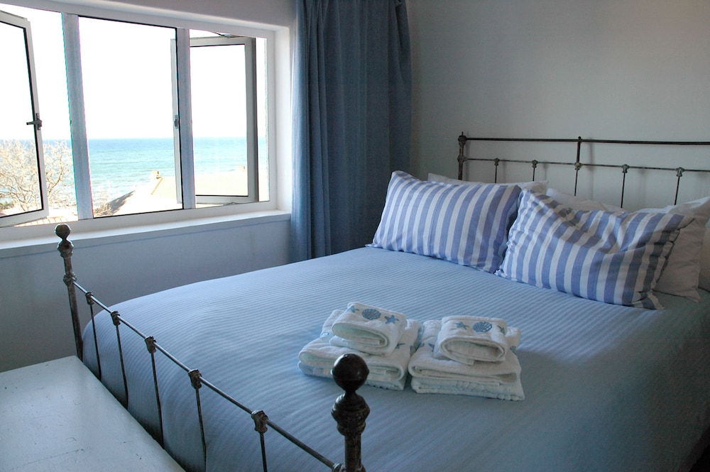 Blue On Blue Bed And Breakfast 8/36