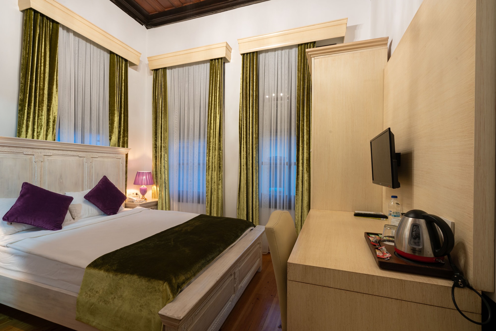 SUPERIOR, DOUBLE BED, CITY VIEW